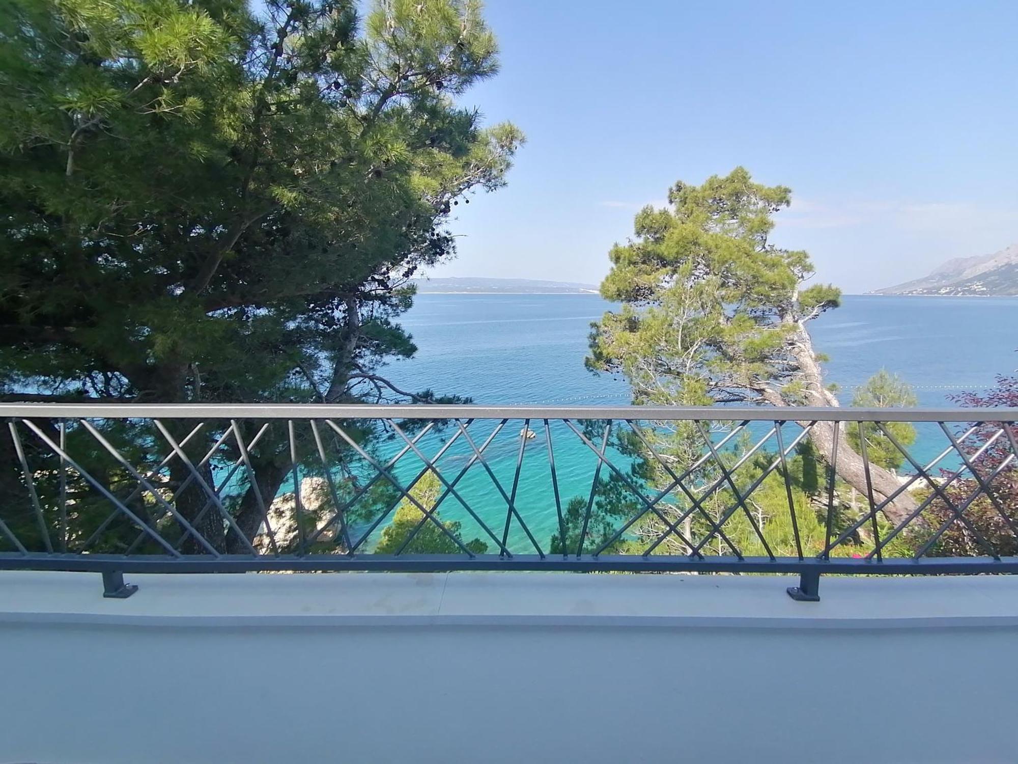 Apartmani Mares - 20 M From The Beach Brela Eksteriør bilde
