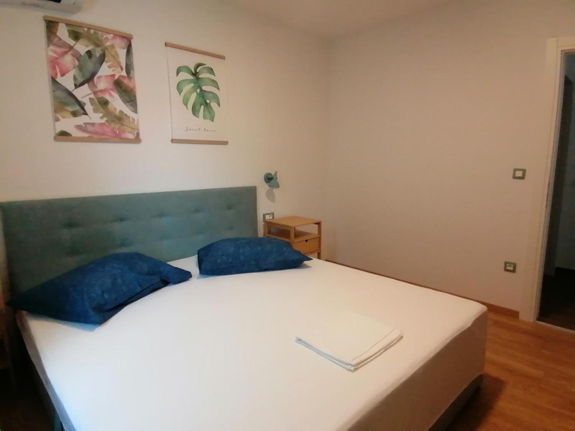 Apartmani Mares - 20 M From The Beach Brela Eksteriør bilde