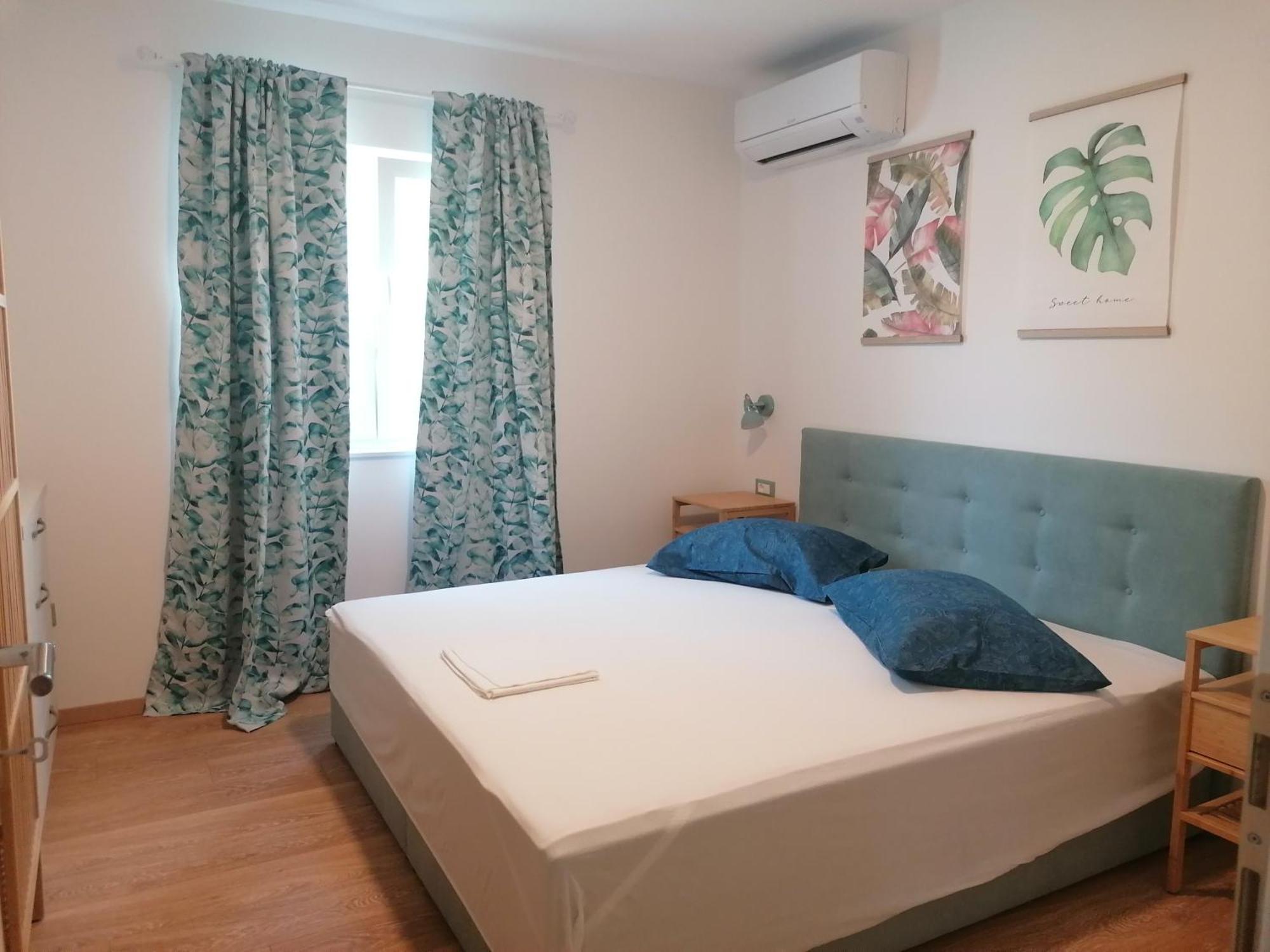 Apartmani Mares - 20 M From The Beach Brela Eksteriør bilde