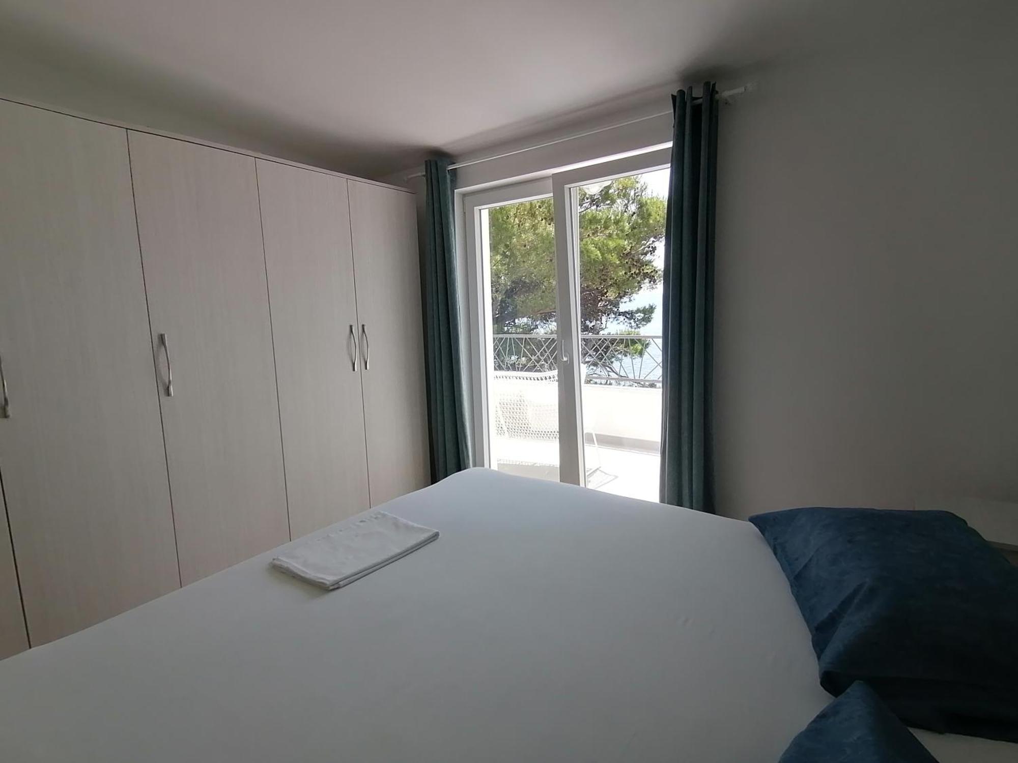 Apartmani Mares - 20 M From The Beach Brela Eksteriør bilde