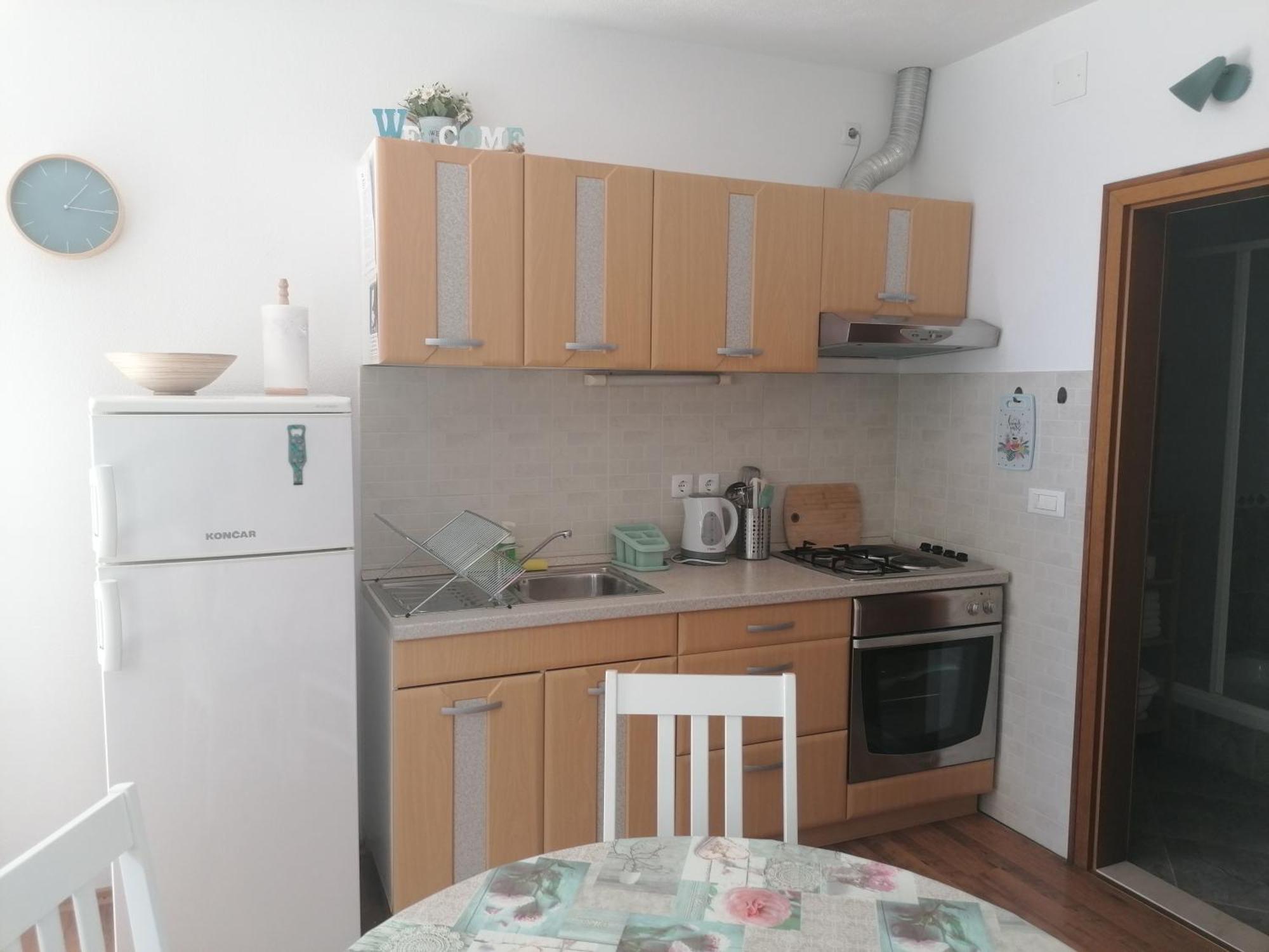 Apartmani Mares - 20 M From The Beach Brela Rom bilde