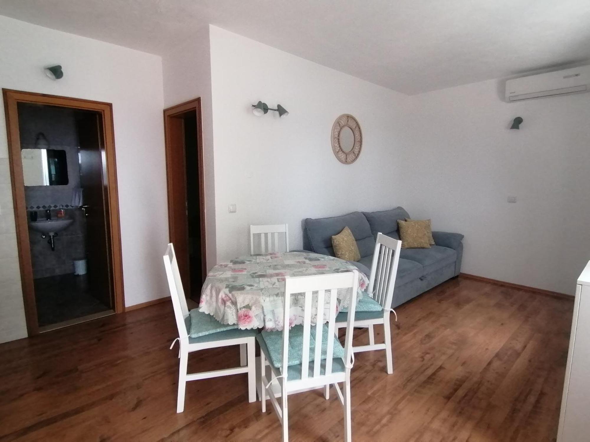 Apartmani Mares - 20 M From The Beach Brela Rom bilde